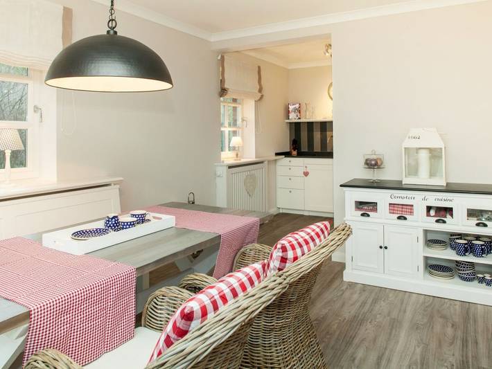 Ganze Ferienwohnung, Bestehorn - Bestehorn - reetgedecktes, gepflegtes Objekt im Südosten von Keitum in Keitum, Sylt (Gemeinde)