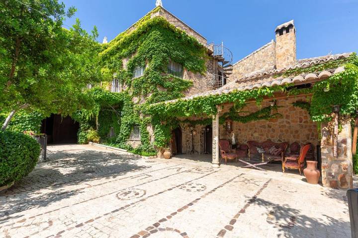 Bungalow para 2 personas, con jardín además de piscina y vistas, Se admiten mascotas en Castilla-La Mancha