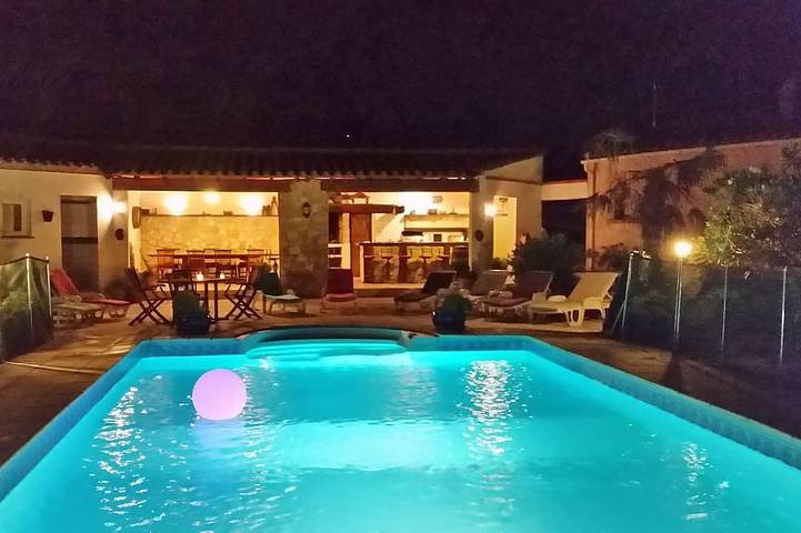 Location de vacances pour 12 personnes, avec Jacuzzi ainsi que Terrasse et Jardin à Malves-en-Minervois
