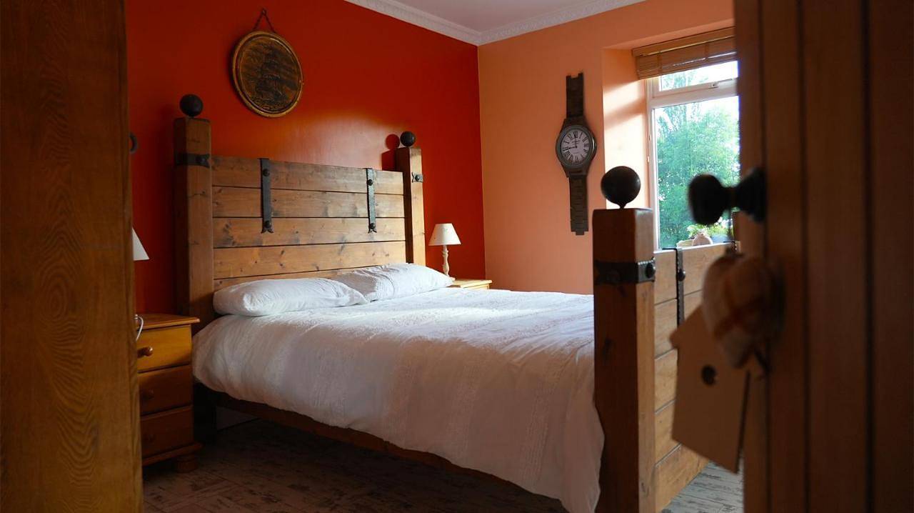 Double or Twin Room with Private Bathroom in Tenby, Pembrokeshire
