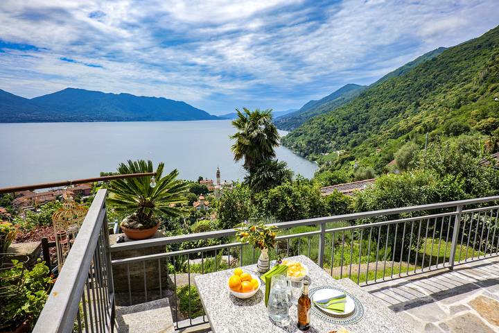 Ferienwohnung für 3 Personen, mit Seeblick und Garten sowie Ausblick und Terrasse in Lago Maggiore (Piemont) - 2