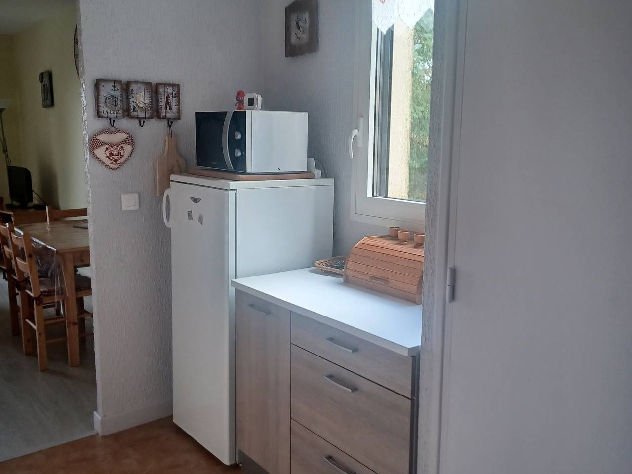 Studio entier, Studio calme avec parking à Super Besse in Lac Pavin, Besse-et-Saint-Anastaise