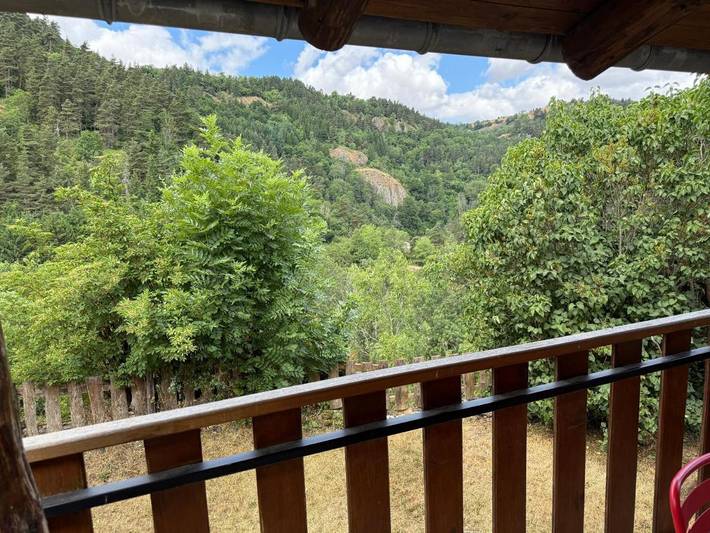 Location de vacances pour 11 personnes, avec vue et jardin, adapté aux familles à Arlempdes - 3