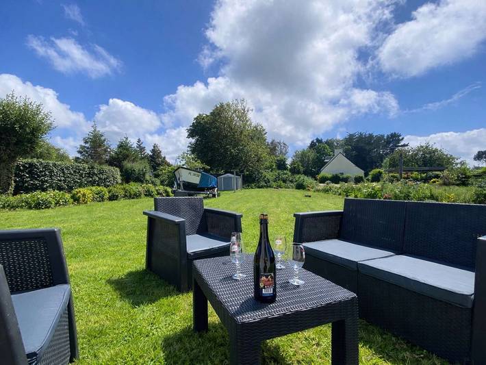 Location de vacances pour 4 personnes, avec jardin dans Landrellec
