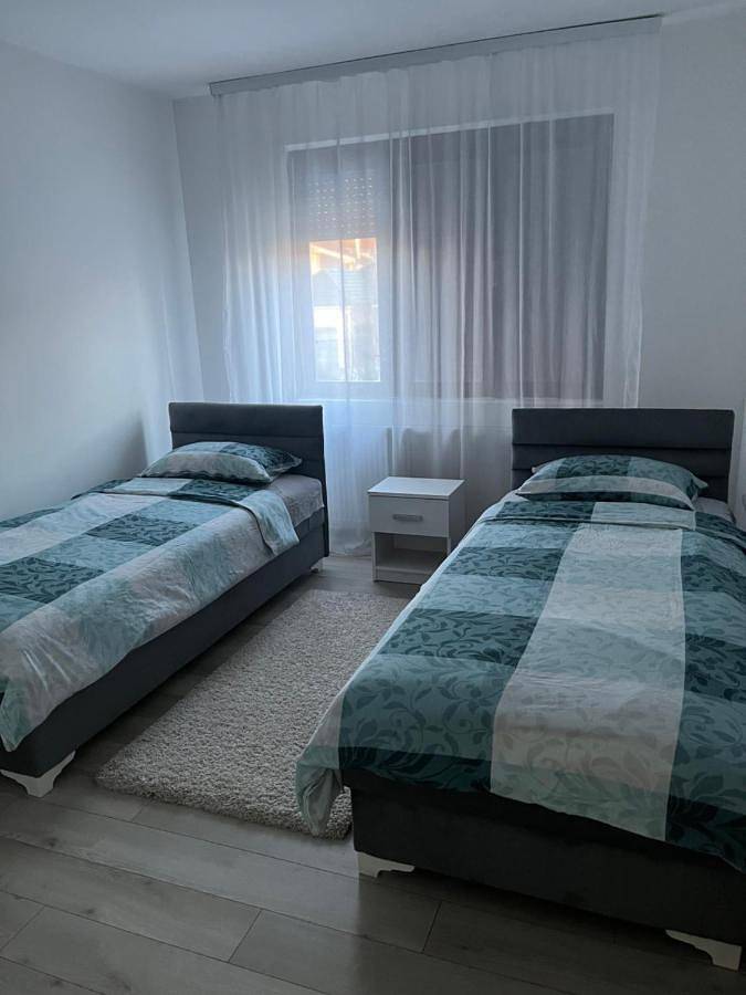 Gîte pour 6 personnes, avec jardin ainsi que vue et terrasse dans Kursumlija - 2