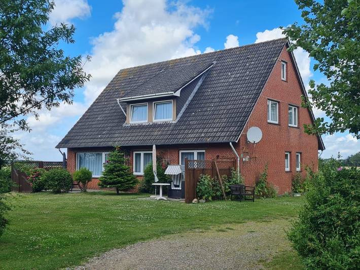 Ferienwohnung für 7 Personen, mit Terrasse und Garten sowie Seeblick und Ausblick in Nieblum