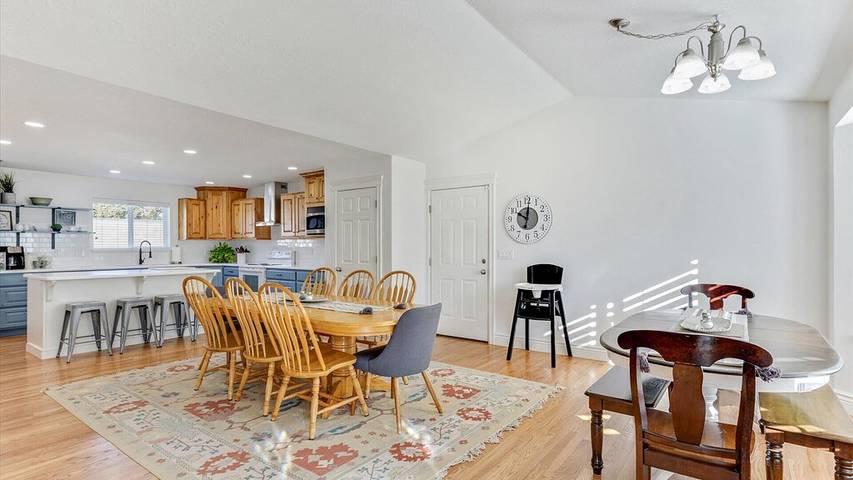 Vacation rental for 18 people, with hot tub and yard in Utah County