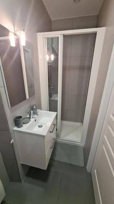 Gîte pour 5 personnes, avec terrasse et vue ainsi que piscine et jardin à Montfermeil - 4