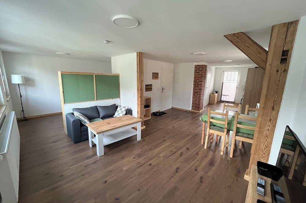 Ganze Wohnung, Turmzimmer - zentrale und moderne Ferienwohnung im Herzen von Wunsiedel in Wunsiedel, Oberfranken