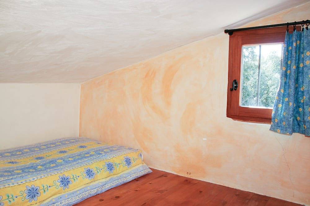 Lou Penequet typische boerderij met zwembad in de Provence, natuur, rust in Flayosc, Draguignan en omgeving