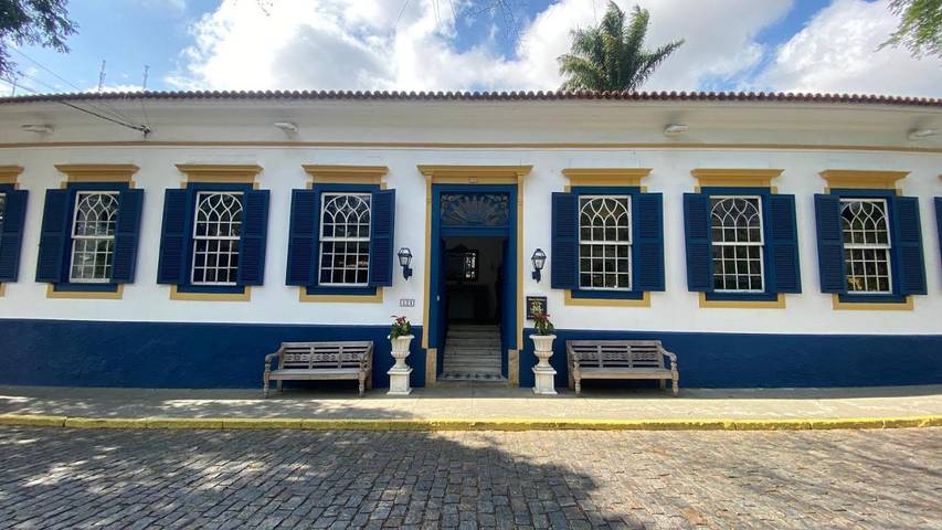 Pousadas para 4 pessoas, com piscina e jardim em Vassouras