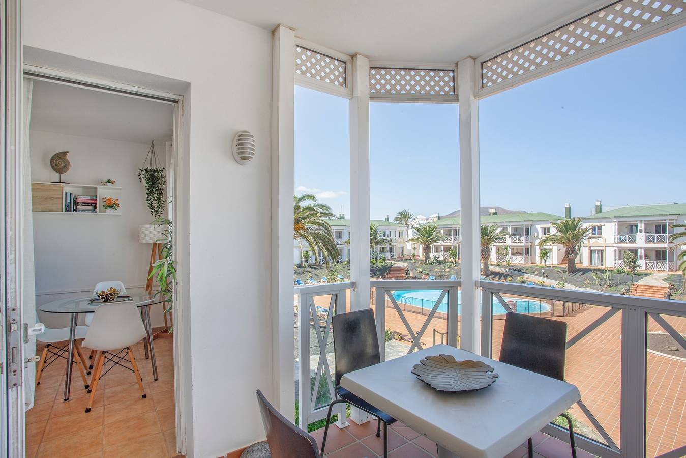 Apartamento entero, Apartamento vacacional 'Popcorn Beach House' con piscina compartida, balcón y Wi-Fi in Corralejo, La Oliva