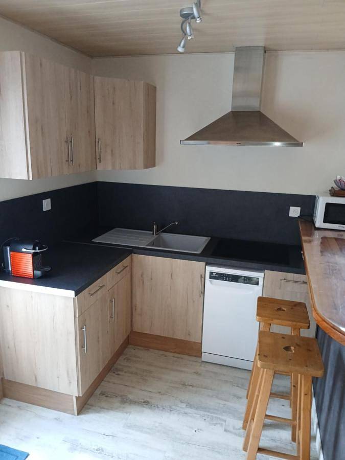 Gîte pour 4 personnes, avec Terrasse ainsi que Jardin et Vue à Les Vigneaux - 3