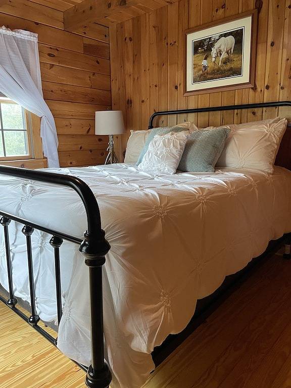 Vacation rental for 13 people, with yard in Chester County