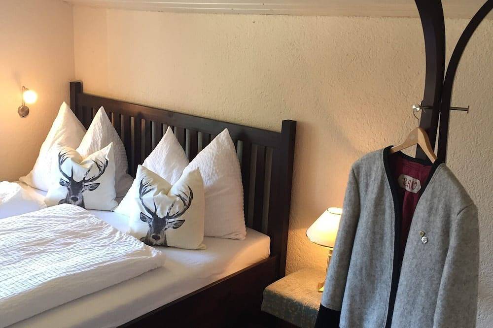 Ganze Wohnung, Gemütliche Ferienwohnung im Dorfzentrum mit Garten für 2- 6 Personen in Tuxer Alpen, Aschau im Zillertal