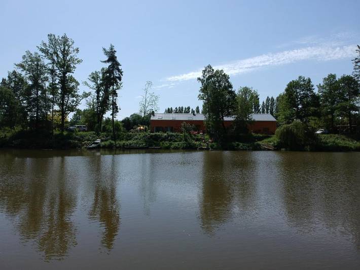 Ferienhaus für 4 Personen, mit Terrasse und Garten sowie Seeblick und Ausblick in Florennes