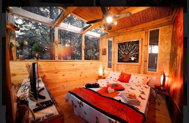 Tente pour 2 personnes, avec jacuzzi ainsi que terrasse et piscine dans le Var