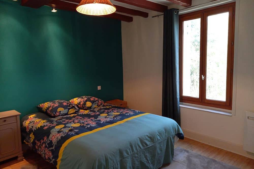 1st floor of a charming Xix house with private enclosed garden in Amboise, Tours region