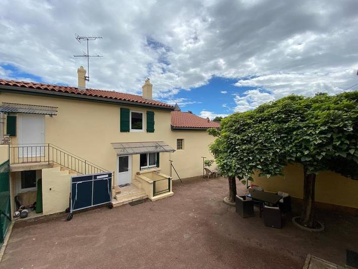 Location de vacances pour 6 personnes, avec Terrasse ainsi que Jardin et Vue à Vinzelles