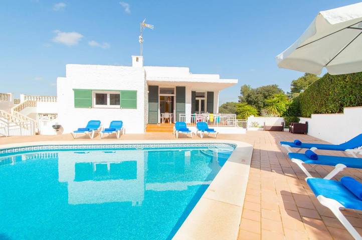 Villa pour 8 personnes, avec balcon ainsi que jardin et piscine à Cala Galdana - 2