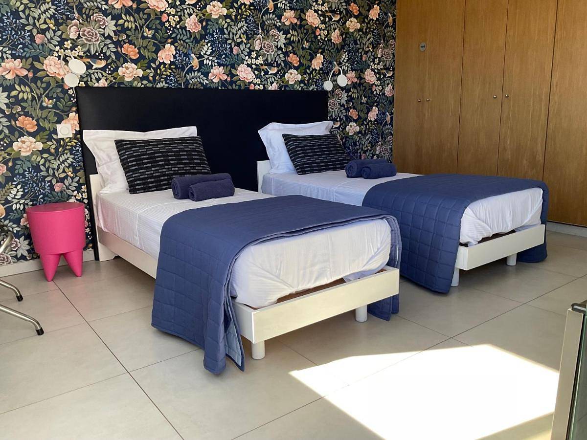 Suite avec 2 chambres d'hôtes pour 1 à 4 personnes avec vue mer, terrasse, climatisation, parking privé, proche port et aéroport, petit déjeuner inclus in Ajaccio, Golfe D'Ajaccio