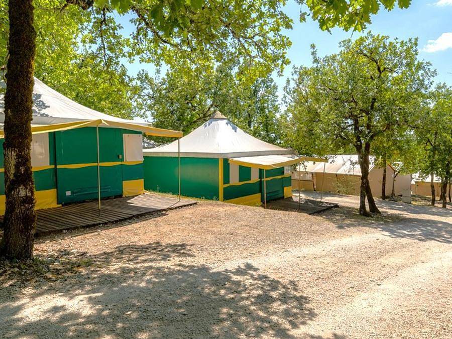 Camping Les Reflets du Quercy  - Tente 5 personnes - Tente Nature - 2 chambres in Crayssac, Quercy