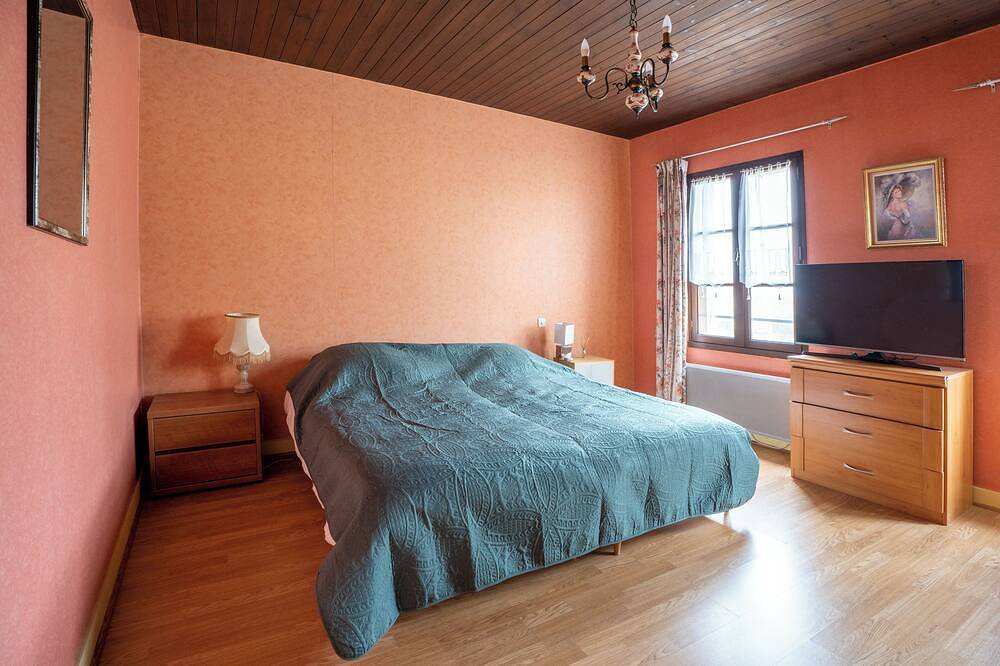 Cure or vacation a quiet house with a view of the castle in Jonzac, Jonzac und Umgebung