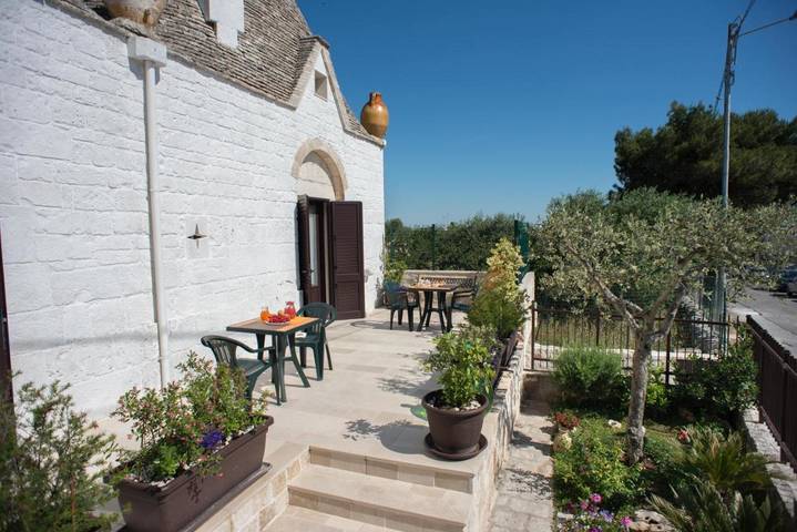 Location de vacances pour 2 personnes, avec terrasse et jardin à Alberobello - 2