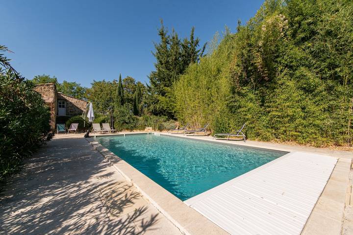 Location de vacances pour 10 personnes, avec Balcon et Terrasse ainsi que Jardin et Piscine à Ansouis