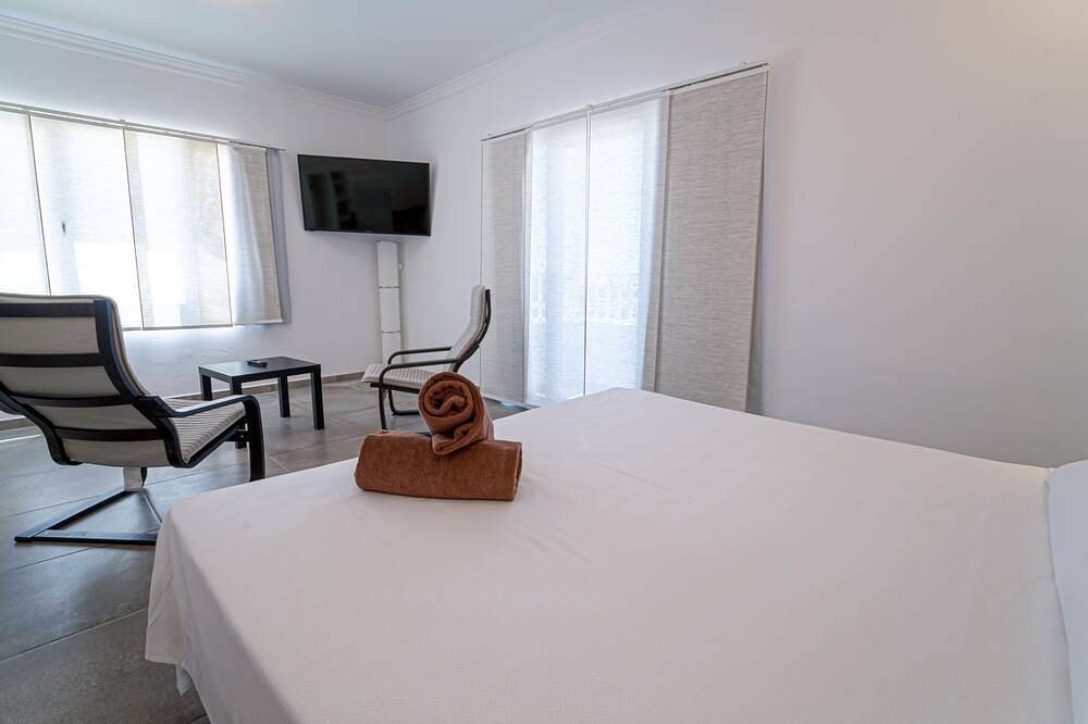 Apartamento entero, Apartamento luminoso cama matrimonio king size, vistas montaña y balcón in Tahiche, Teguise