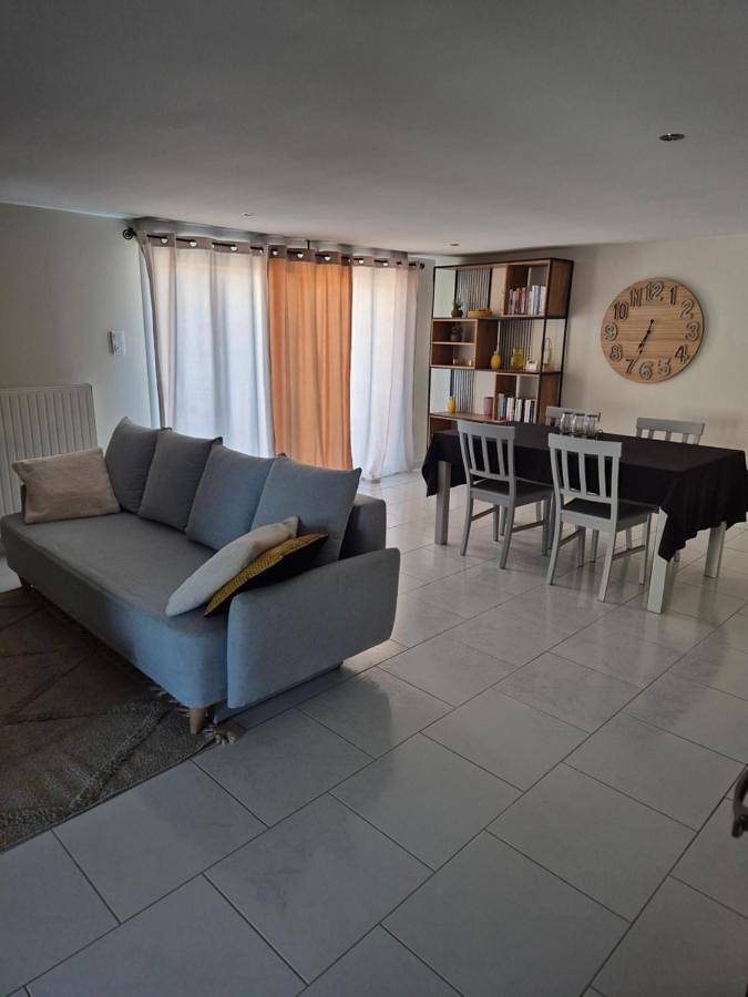 Gîte pour 4 personnes, avec terrasse dans Venouse