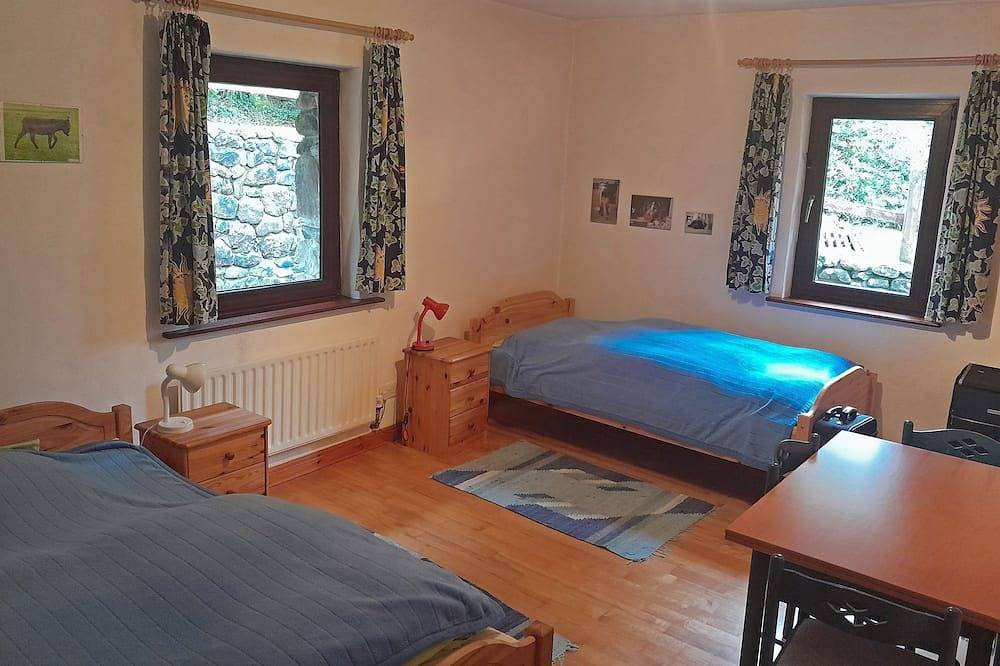 Family Friendly Cottage on the shore front of Lough Mask, Tourmakeady in Castlebar, Lough Mask