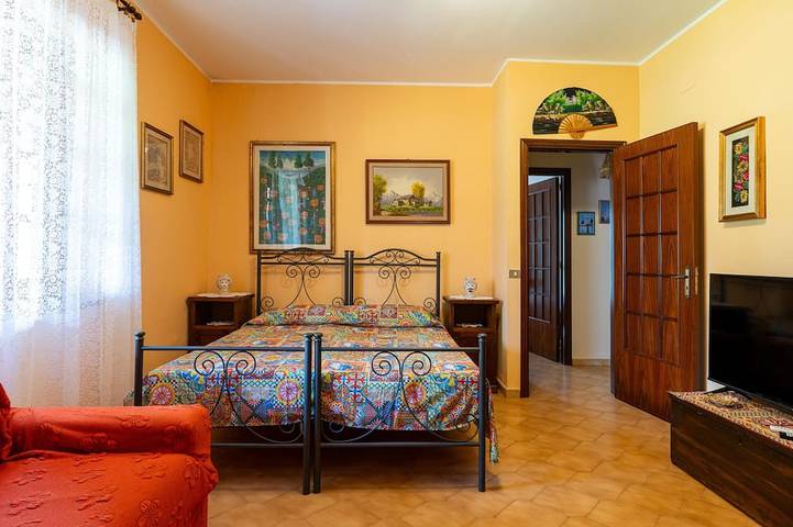 Villa in campagna con piscina in Acquedolci, Monti Nebrodi