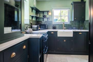 Log Cabin for 4 People in Swansea region, Photo 2