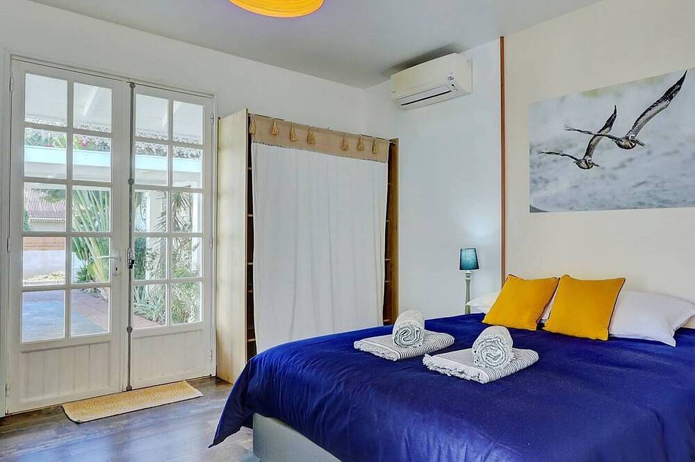 Bungalow with heated swimming pool and garden 5 minutes from the beach in L'Étang-Salé, La Réunion