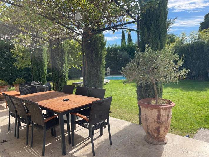 Location de vacances pour 5 personnes, avec Terrasse ainsi que Jardin et Piscine à Le Pontet