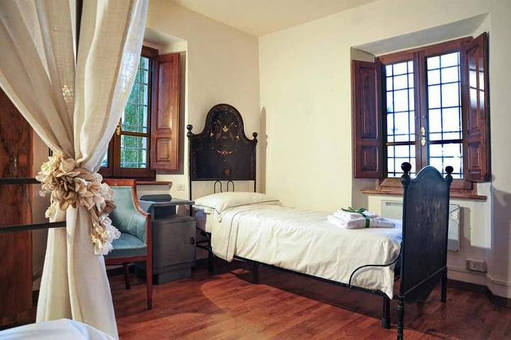Villa espaciosa, impresionantes vistas, piscina privada, a pie de restaurante in Minucciano, Garfagnana