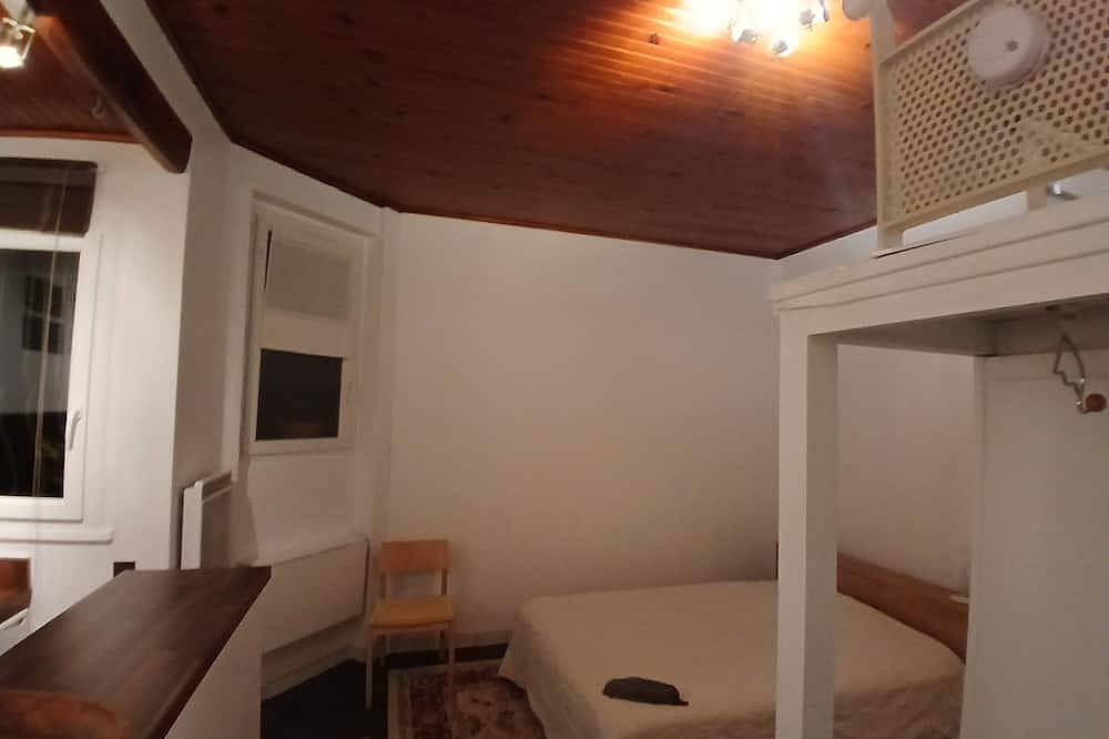 Ganze Wohnung, Studio, close to the Exhibition Center. in Issy-les-Moulineaux, Hauts-de-Seine