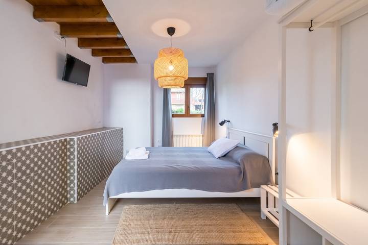 Apartamento para 3 personas, con jardín, Se admiten mascotas en Ruiloba