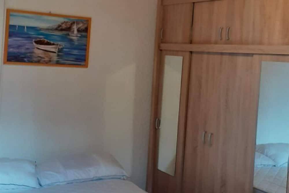 Cijeli apartman, Apartments Rudi - One Bedroom Apartment with Terrace in Primorsko-goranska županija