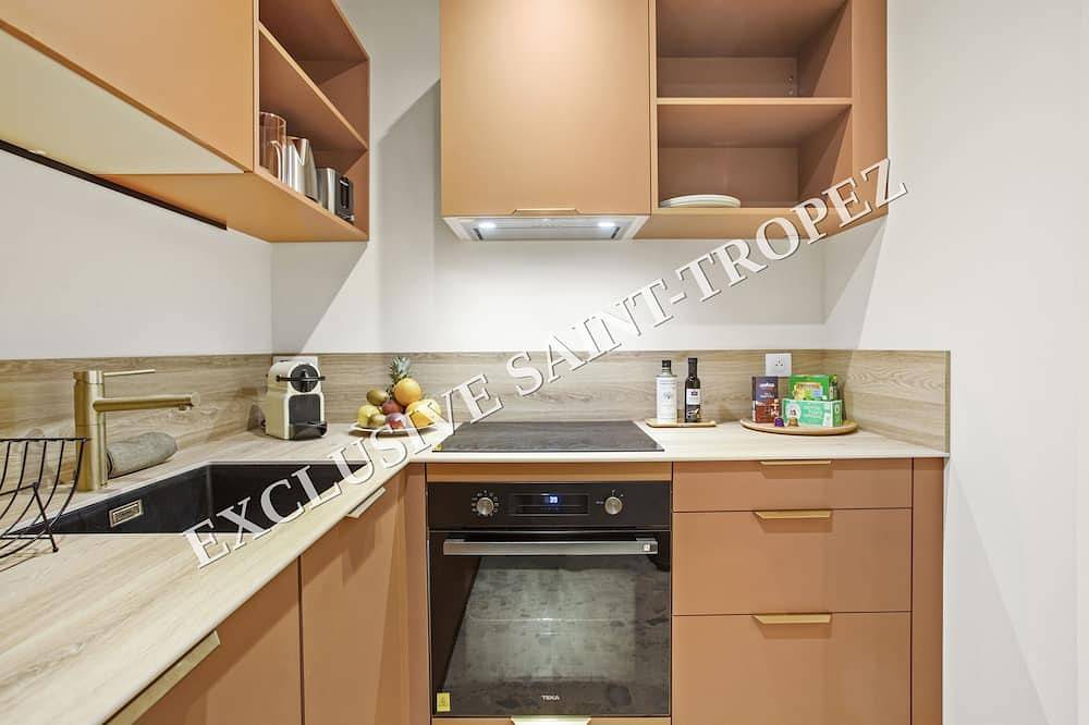 Appartement entier, Pied-à-terre tropézien avec vue port, au cœur du village in Saint-Tropez, Côte méditerranéenne (France)