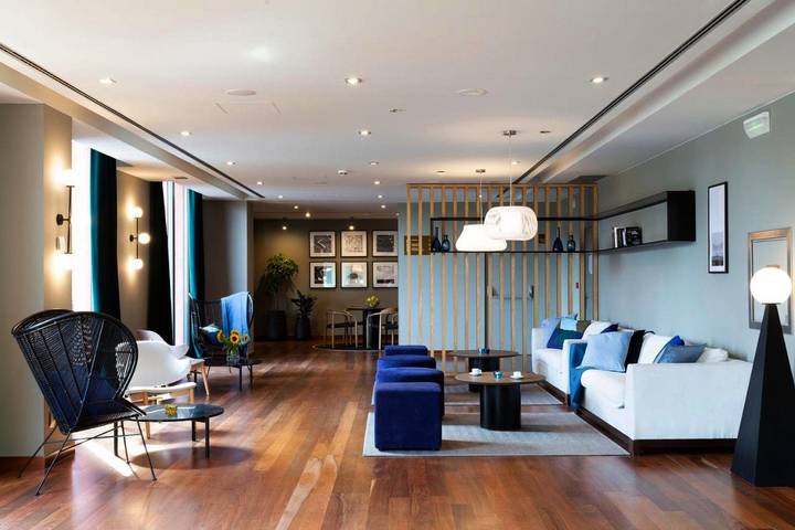 Hôtel pour 2 personnes, avec vue ainsi que piscine et jardin, animaux acceptés à Sant Esteve Sesrovires - 2