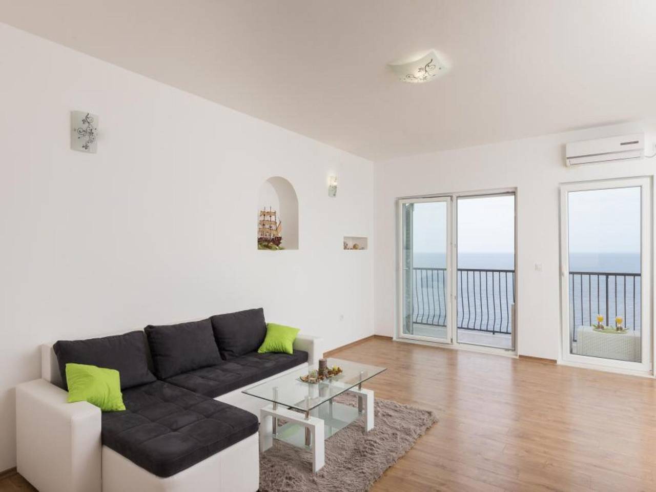Entire apartment, Apartment Manuela - One-Bedroom Apartment with Balcony and Sea View in Cavtat, Cavtat (Dalmatia)