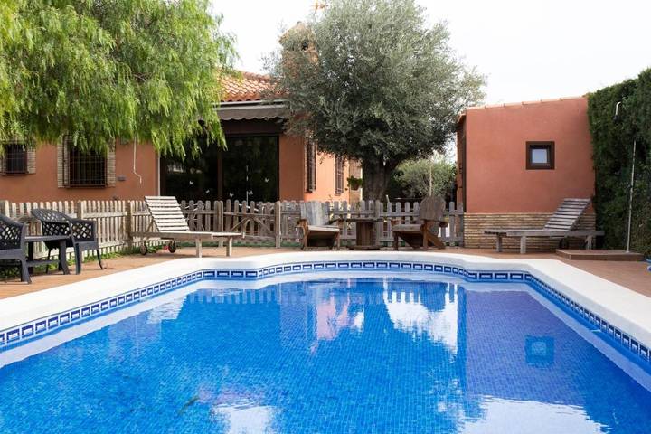 Casa rural para 8 personas, con jardín además de piscina y terraza en Torrevieja