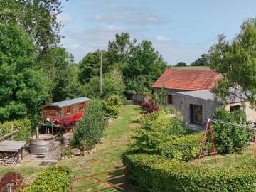 Gîte pour 5 personnes, avec jardin ainsi que terrasse et piscine dans Orne