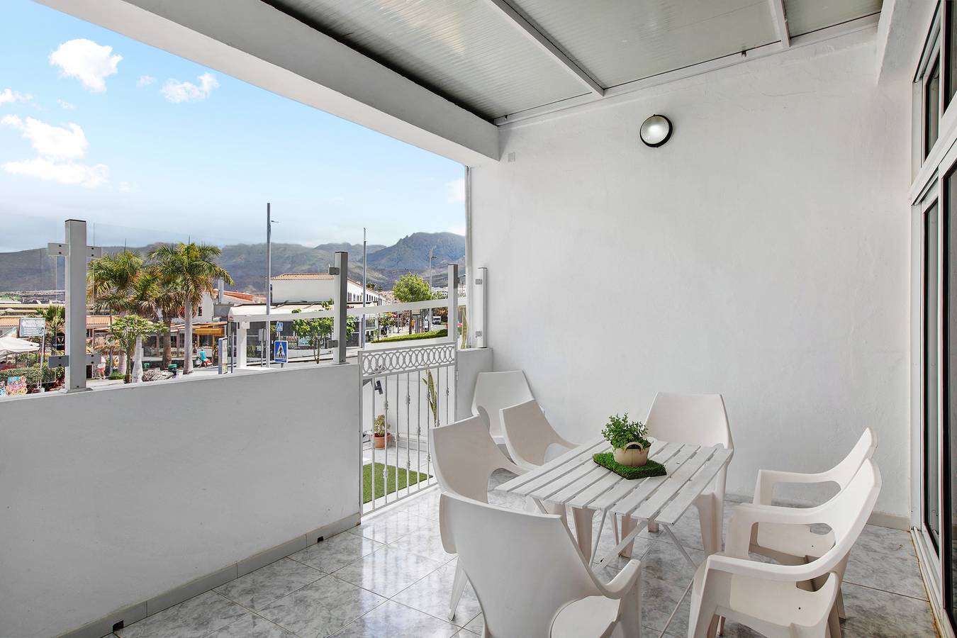 Ganze Wohnung, Ferienhaus "Apartamento Costa Adeje" mit Meerblick, Wlan & Terrasse in Playa Puerto Colón, Adeje