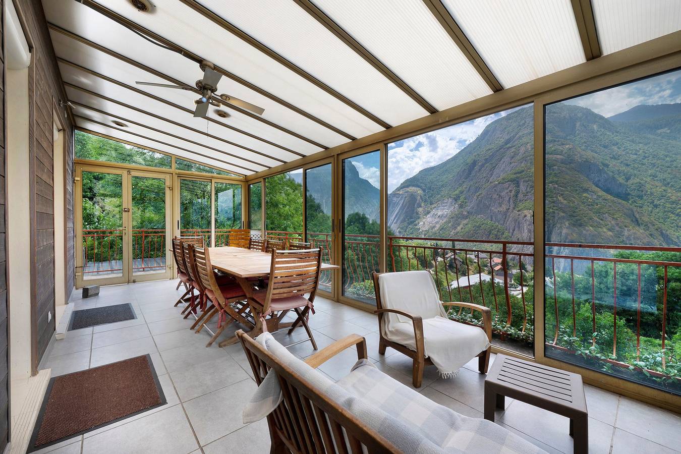 Holiday Home "Les Hauts de Saint Martin": South-Facing Mountain View