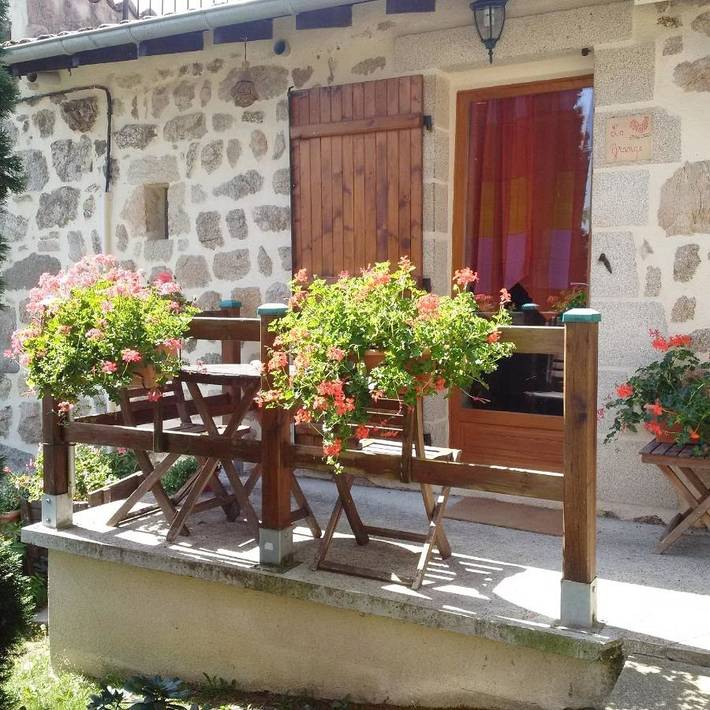 Location de vacances pour 3 personnes, avec Balcon ainsi que Terrasse et Jardin à Saint-Pal-de-Chalencon