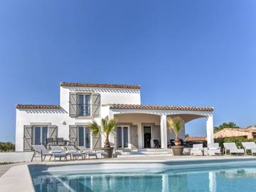 Location de vacances pour 8 personnes, avec piscine et jardin à Aigne