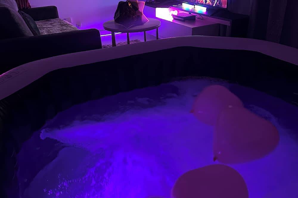 Apartamento entero, Relaxing Jacuzzi and boat Paris on the Seine in Freneuse, Yvelines